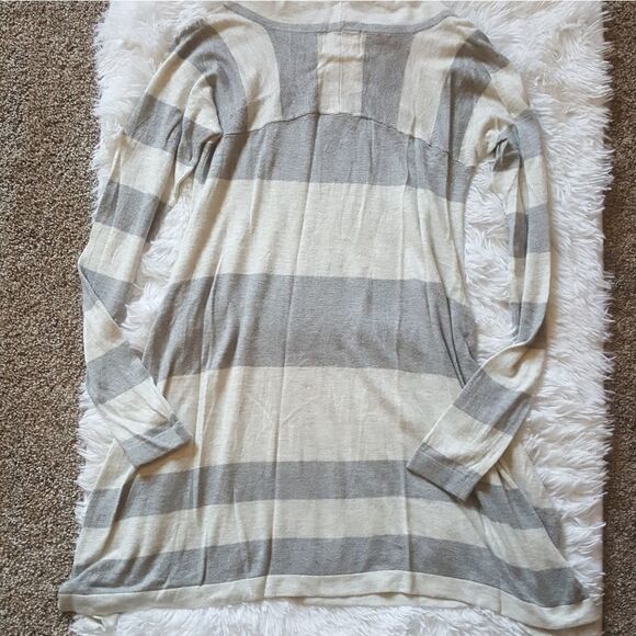 Olive & Oak Gray and White Striped Long Sleeve Top Size XS - Picture 4 of 6